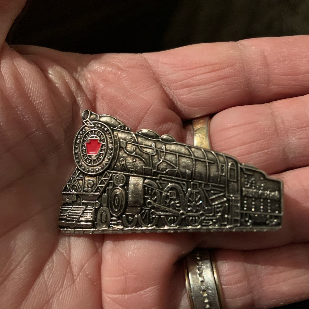 TRAIN ENGINE LAPEL/HAT PIN